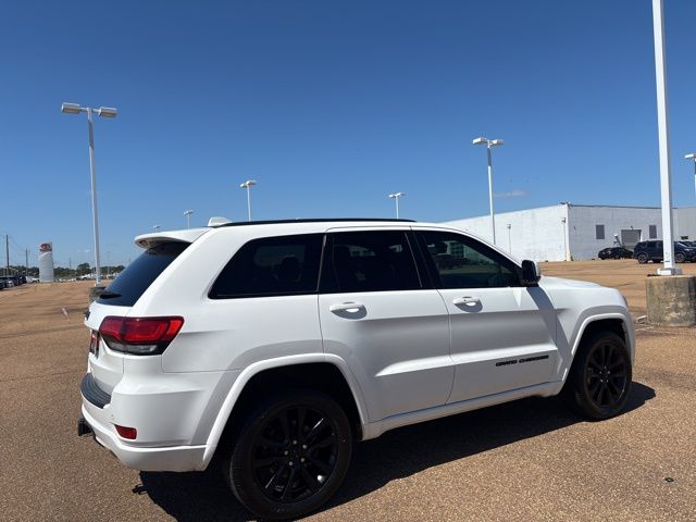 2017 Jeep Grand Cherokee Laredo photo 4