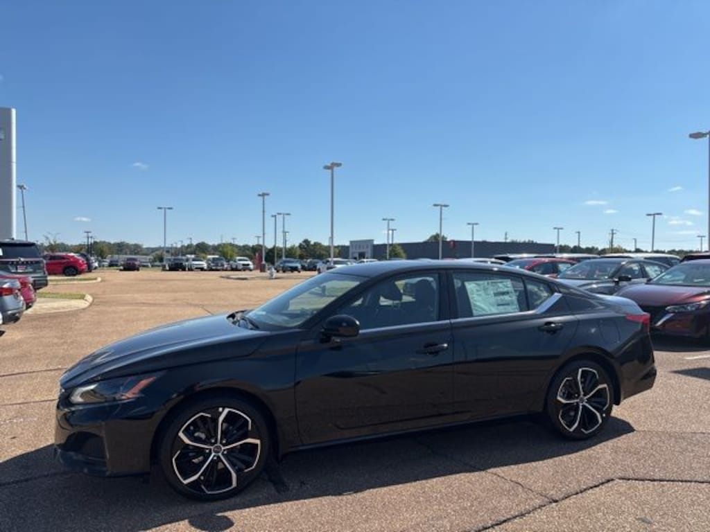 New 2025 Nissan Altima SR Car