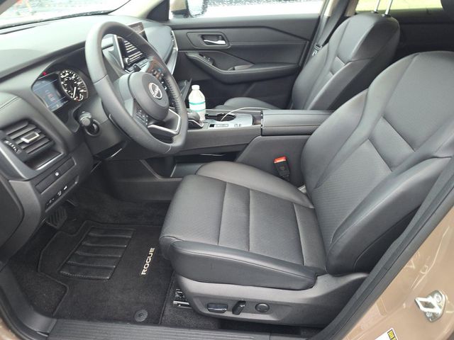 2024 Nissan Rogue SV photo 2