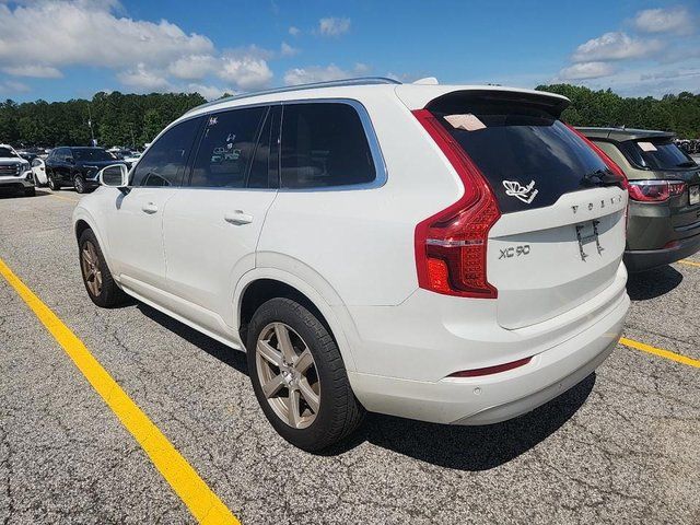 2022 Volvo XC90 T5 Momentum photo 2