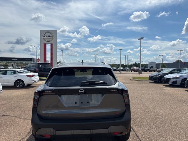 2025 Nissan Kicks SR photo 3
