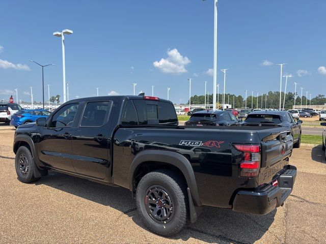 2025 Nissan Frontier PRO-4X photo 2