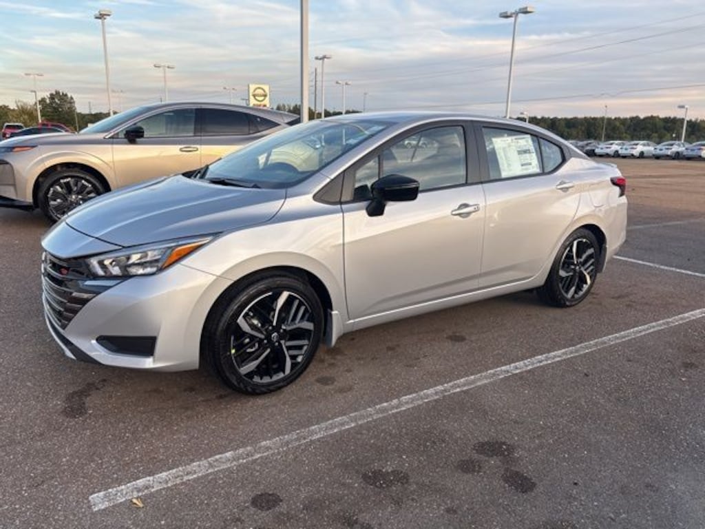 New 2025 Nissan Versa SR Car