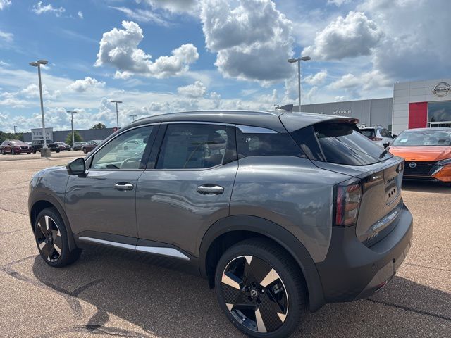 2025 Nissan Kicks SR photo 2
