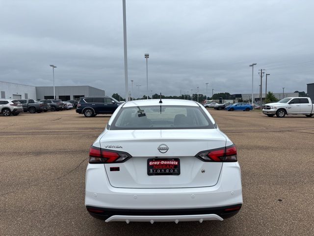 2024 Nissan Versa 1.6 S photo 3