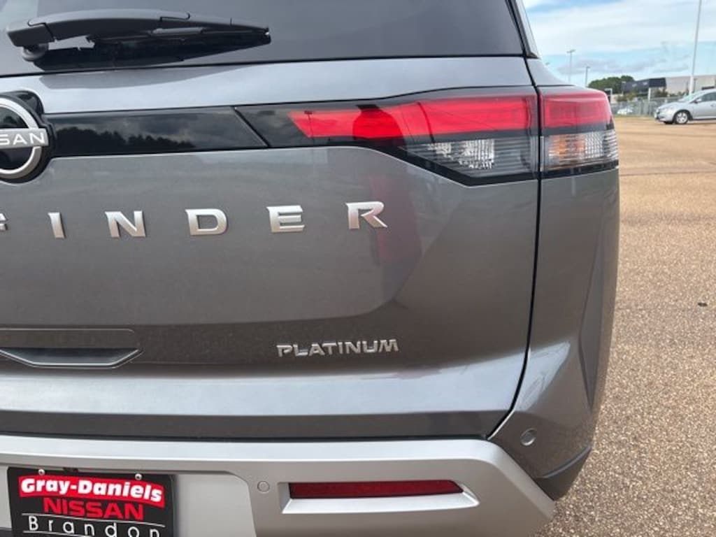 New 2025 Nissan Pathfinder Platinum SUV