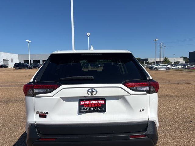 2023 Toyota RAV4 LE photo 3