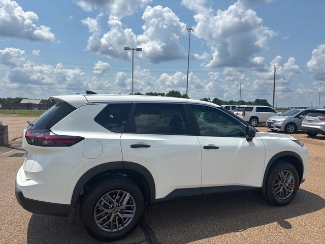 2026 Nissan Rogue S photo 4