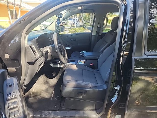 2022 Nissan Frontier SV photo 3