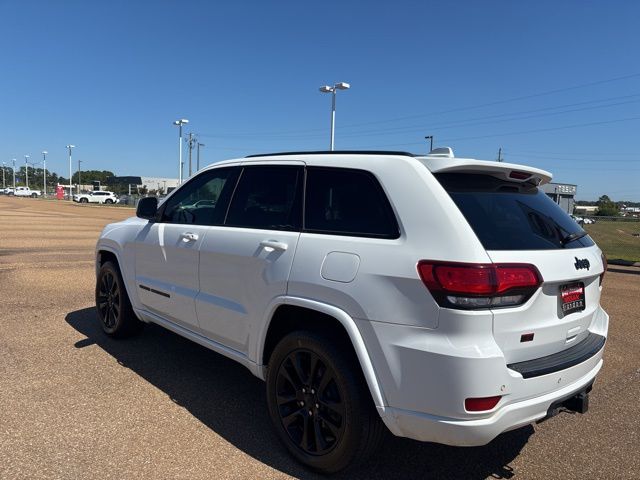 2017 Jeep Grand Cherokee Laredo photo 2