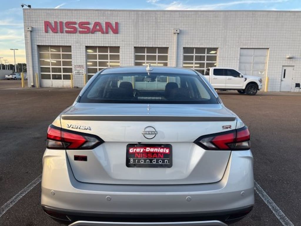 New 2025 Nissan Versa SR Car