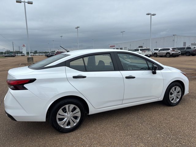 2024 Nissan Versa 1.6 S photo 4