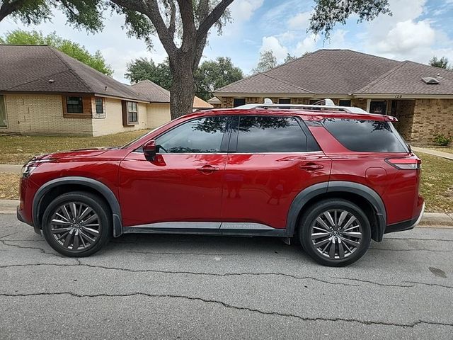 2023 Nissan Pathfinder SL photo 3