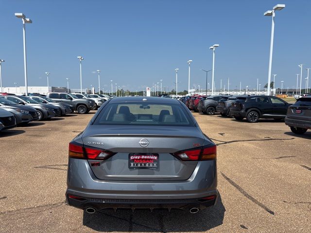 2025 Nissan Altima SR photo 2