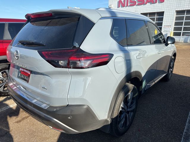 2023 Nissan Rogue SL photo 3