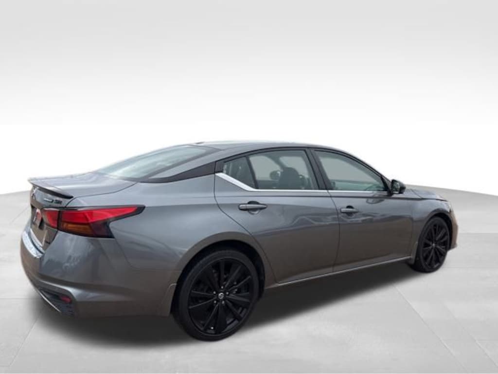 Used 2022 Nissan Altima 2.5 SR Sedan