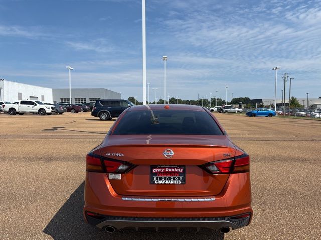 2022 Nissan Altima 2.5 SR photo 3