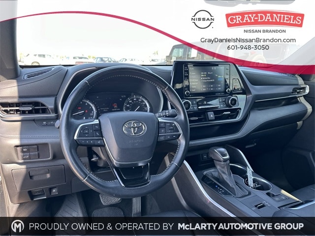 Used 2021 Toyota Highlander XSE with VIN 5TDLZRAH8MS076466 for sale in Brandon, MS