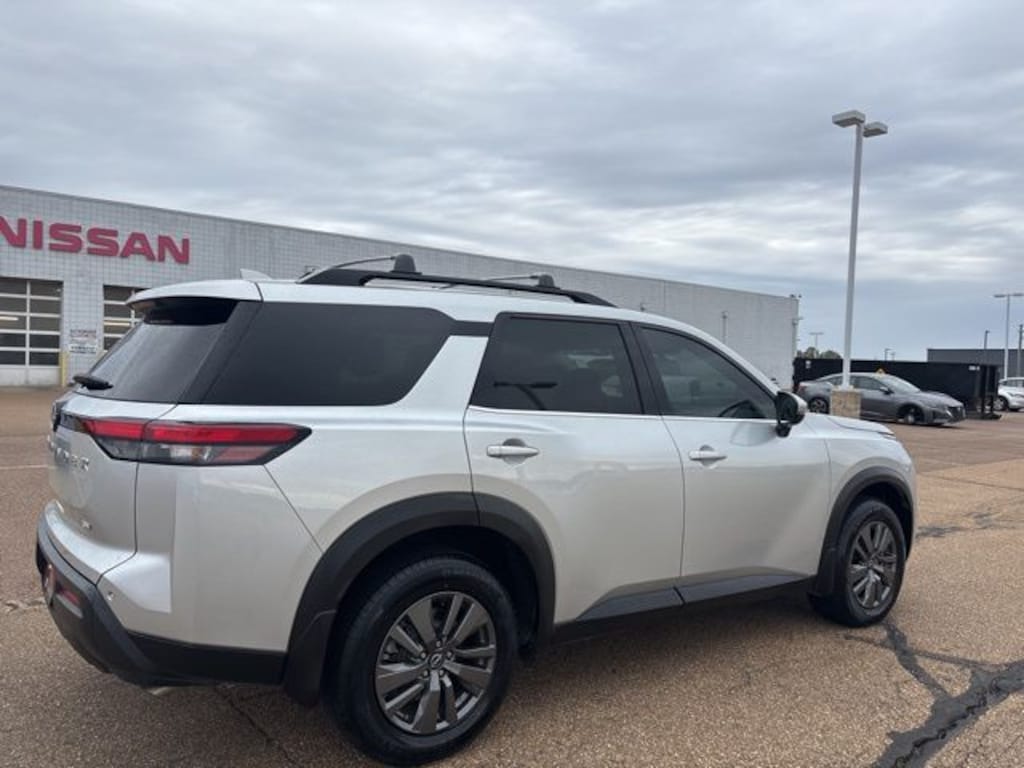 Used 2024 Nissan Pathfinder SV SUV