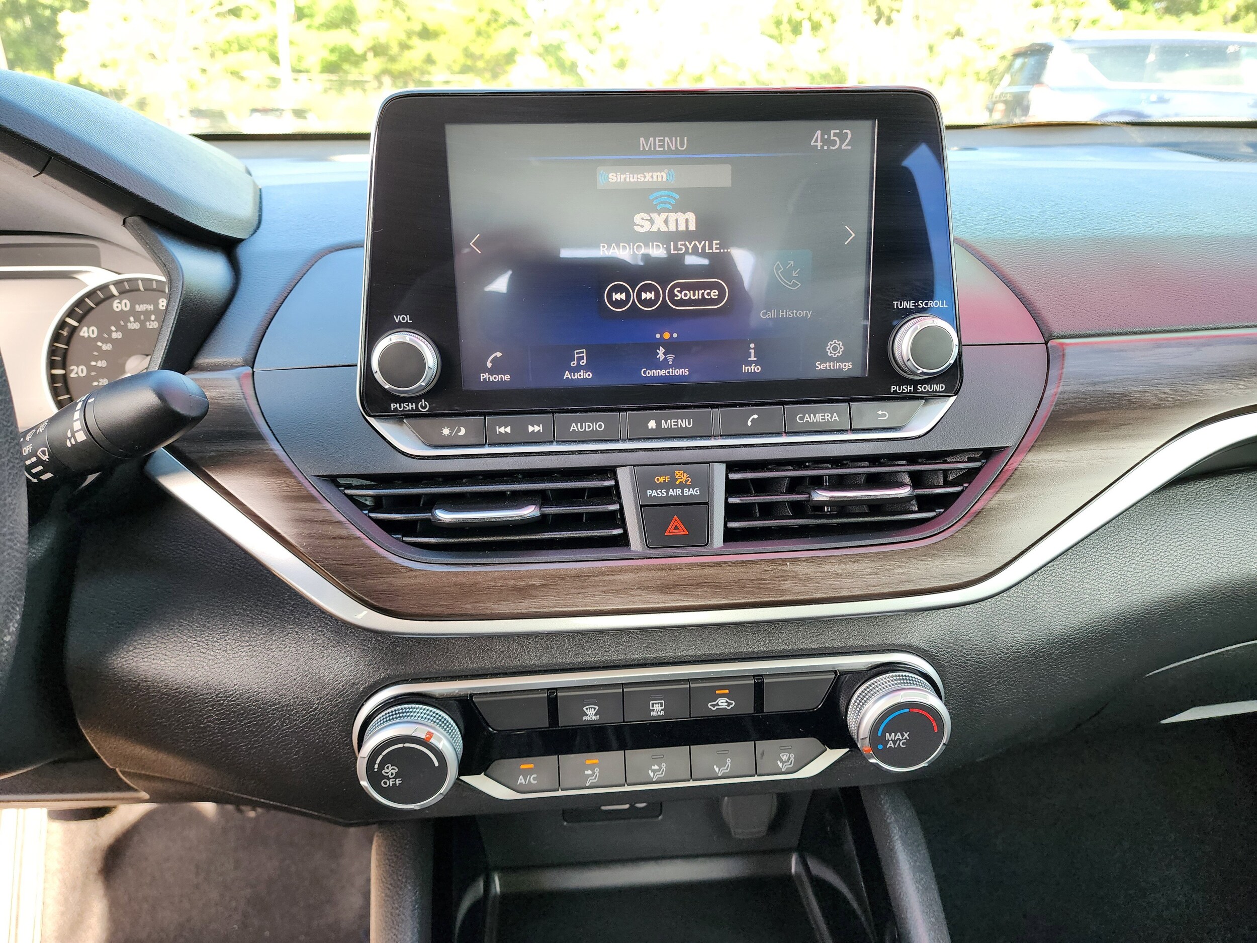 2024 Nissan Altima 2.5 SV photo 2