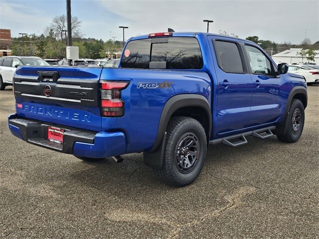 2025 Nissan Frontier PRO-4X photo 3