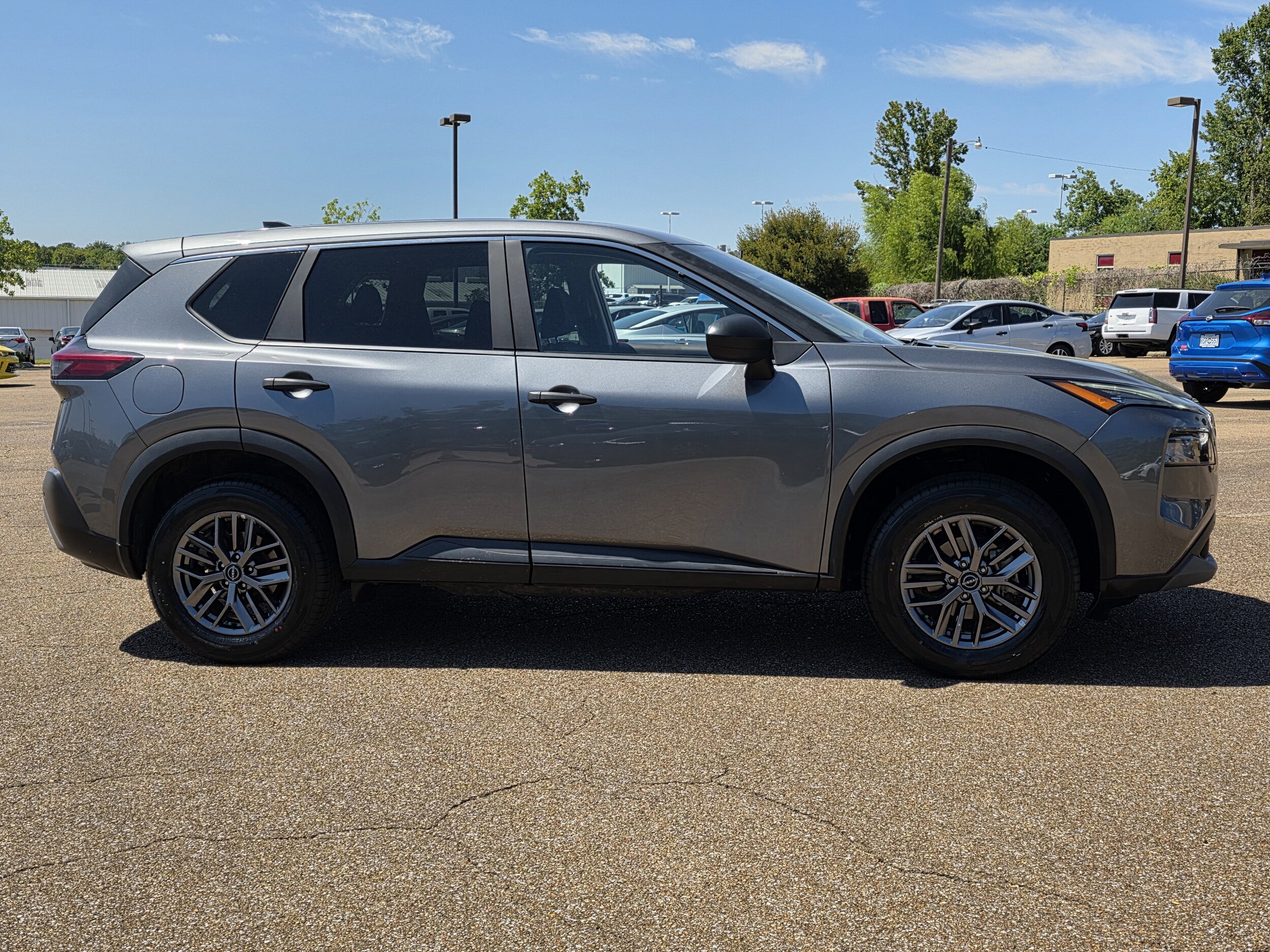 2023 Nissan Rogue S photo 2
