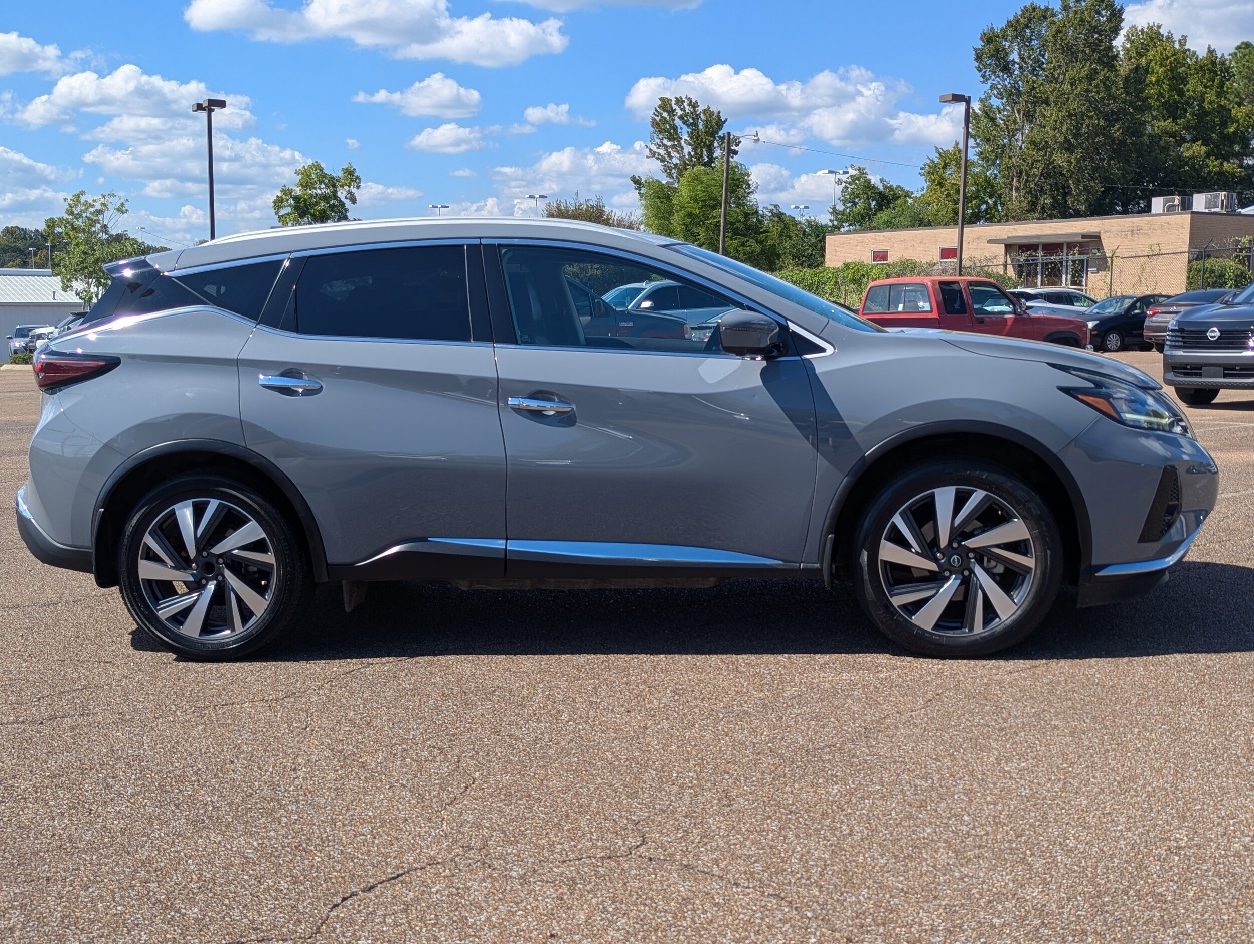 2023 Nissan Murano SL photo 2