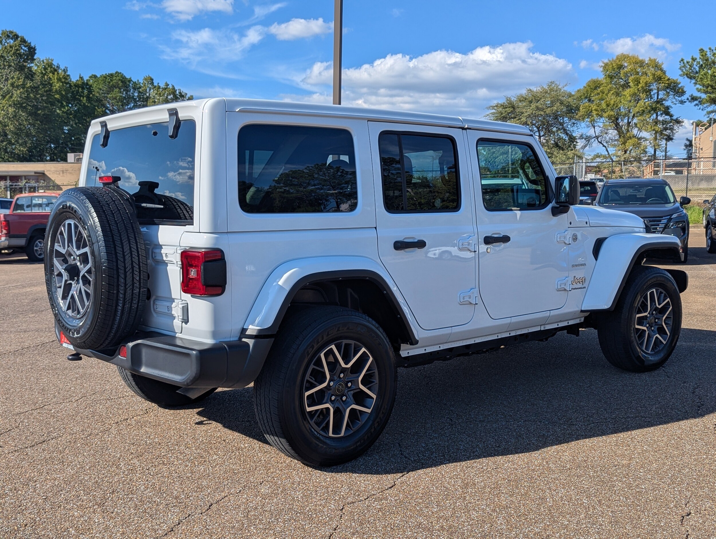 2024 Jeep Wrangler Sahara photo 3