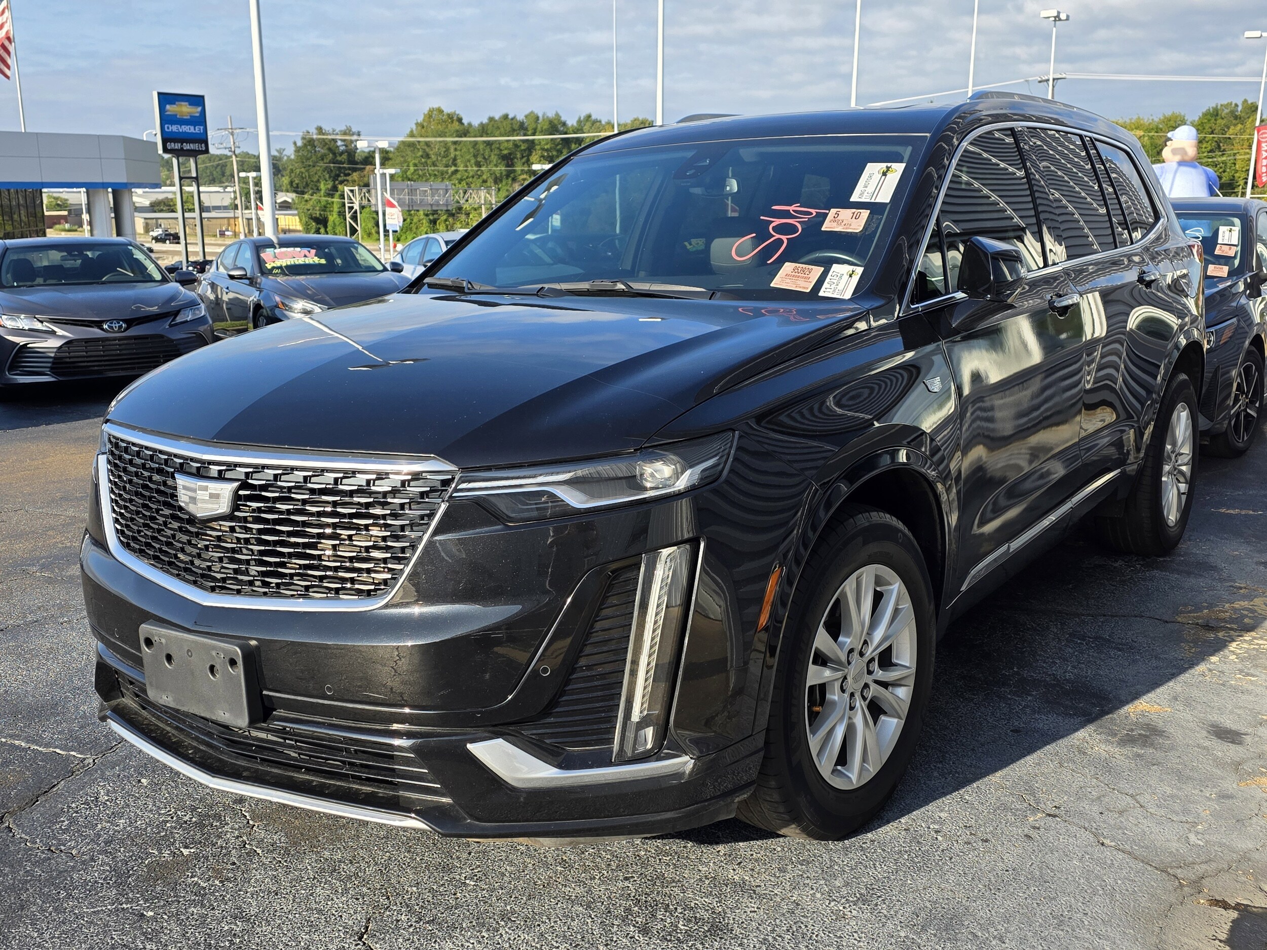 2023 Cadillac XT6 Luxury photo 2
