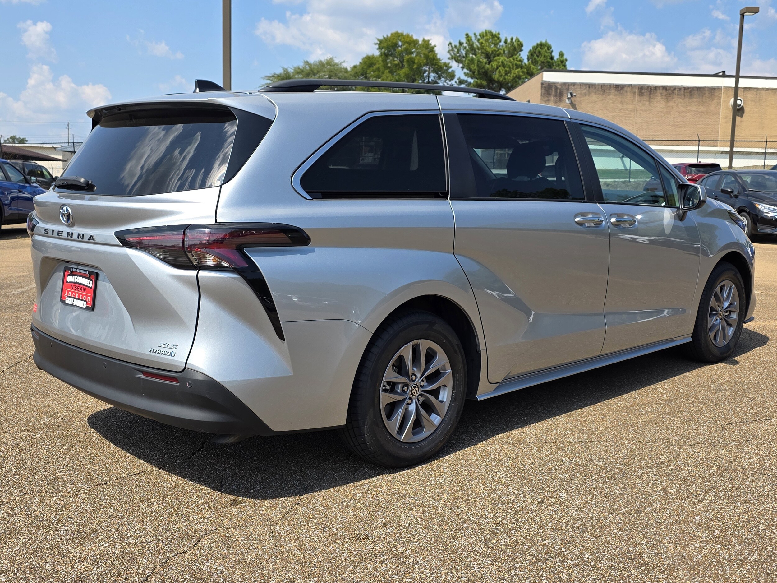 2024 Toyota Sienna XLE photo 4