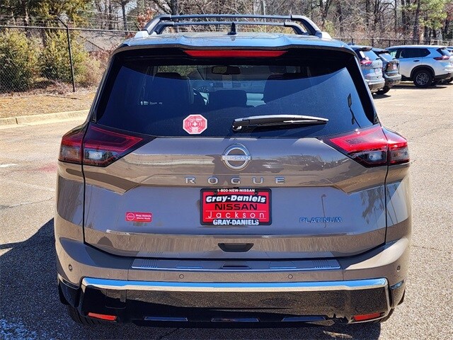 2025 Nissan Rogue Platinum photo 4