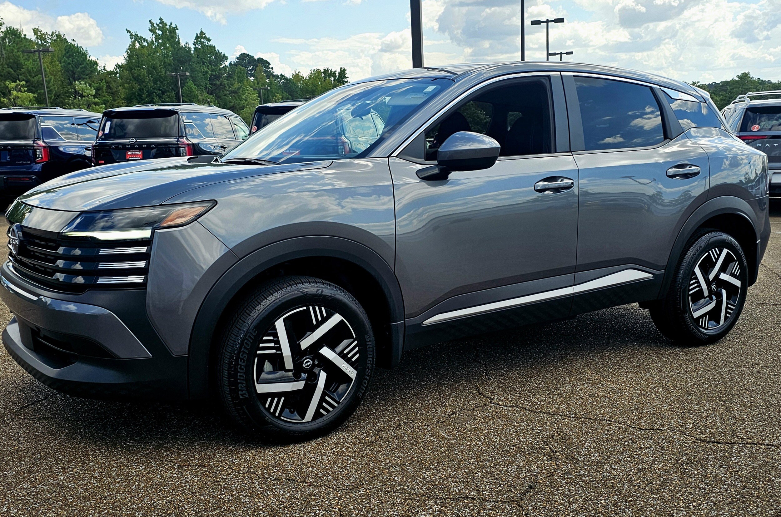 2025 Nissan Kicks SV photo 2