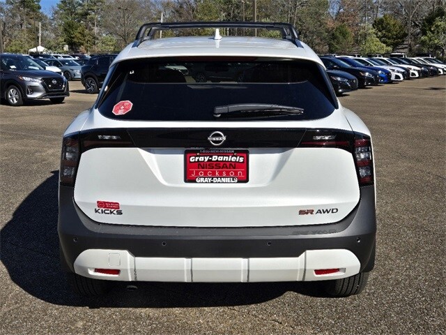 2025 Nissan Kicks SR photo 3