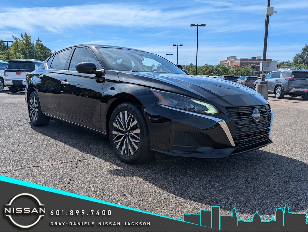 Used 2023 Nissan Altima 2.5 SV Sedan