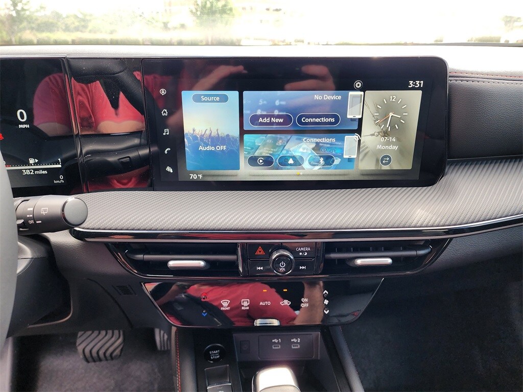 2025 Nissan Kicks SR photo 3