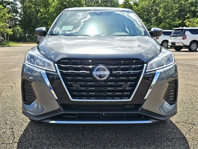 2025 Nissan Kicks Play S photo 2