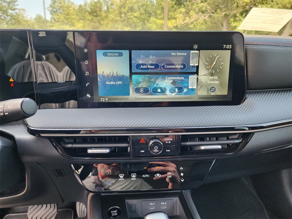 2025 Nissan Kicks SR photo 2