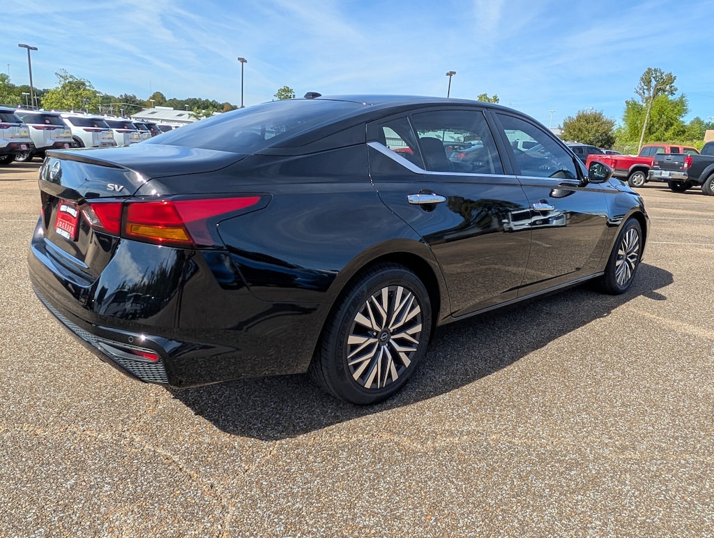 Used 2023 Nissan Altima 2.5 SV Sedan