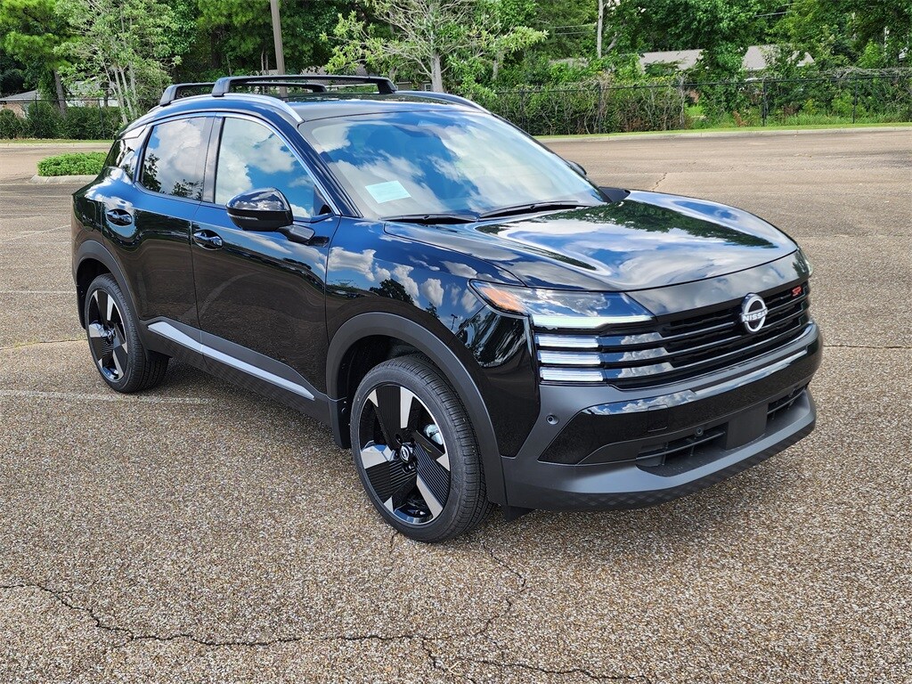 2025 Nissan Kicks SR photo 2