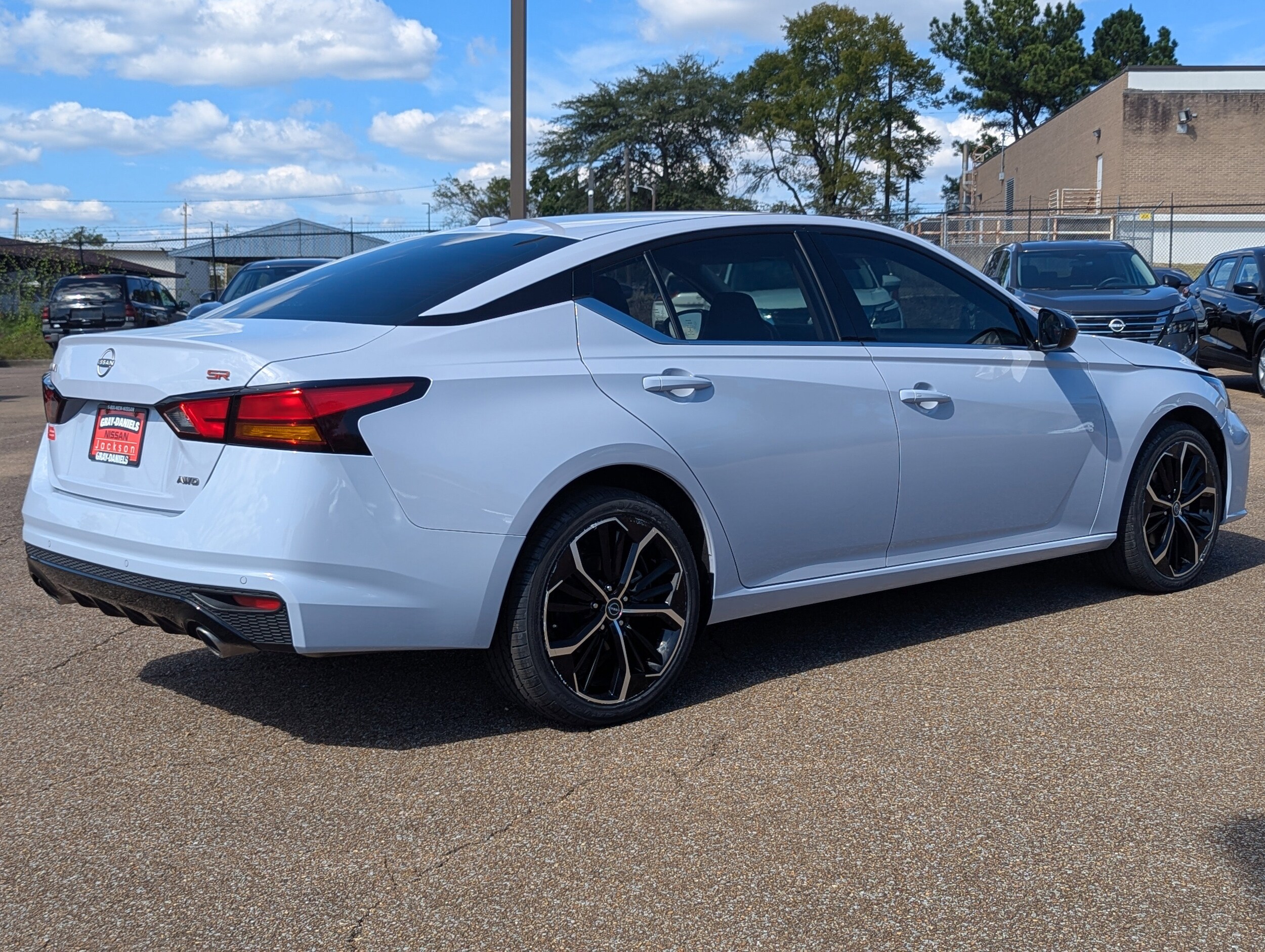 2024 Nissan Altima 2.5 SR photo 3