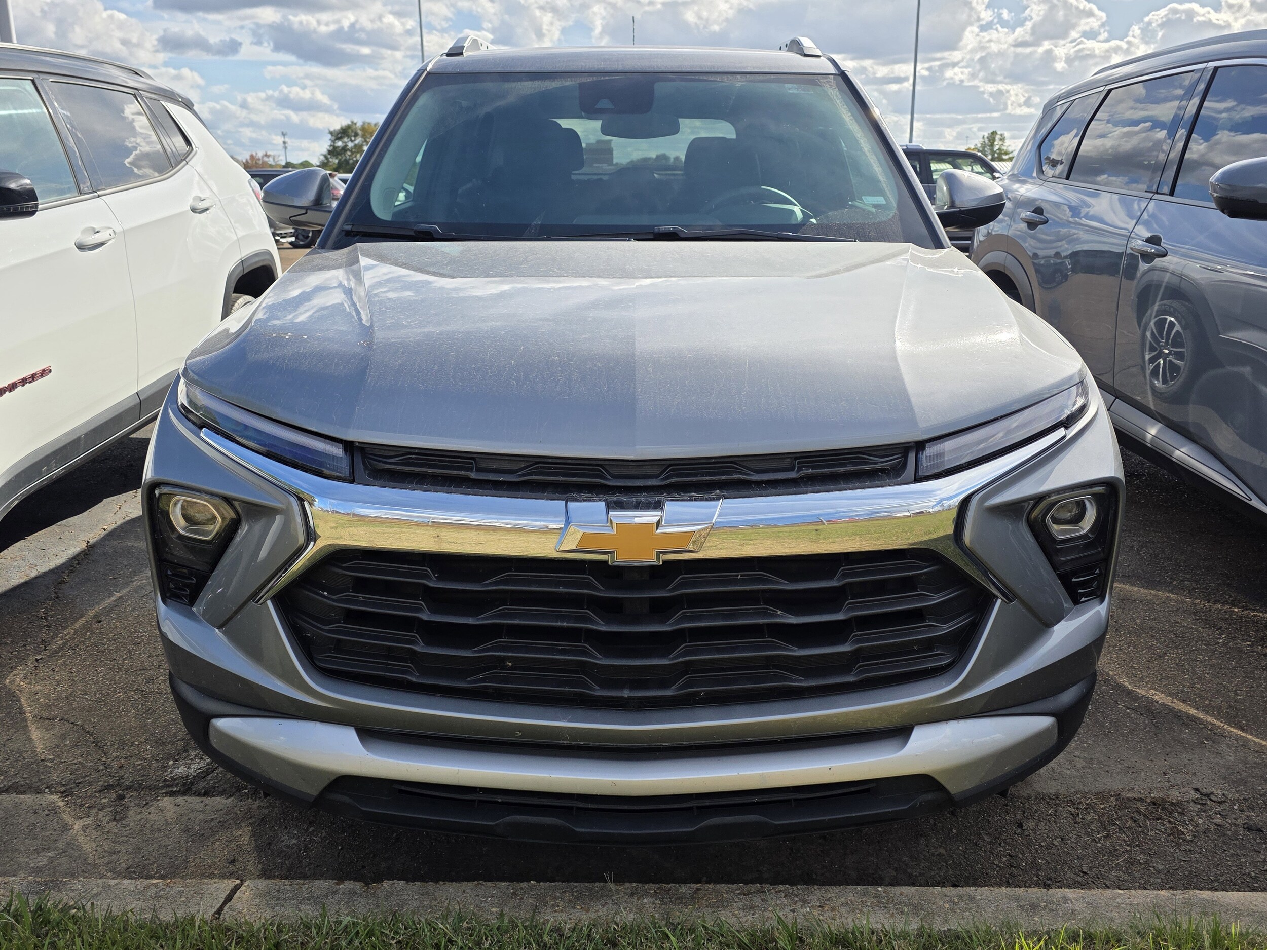 2024 Chevrolet Trailblazer LT photo 2