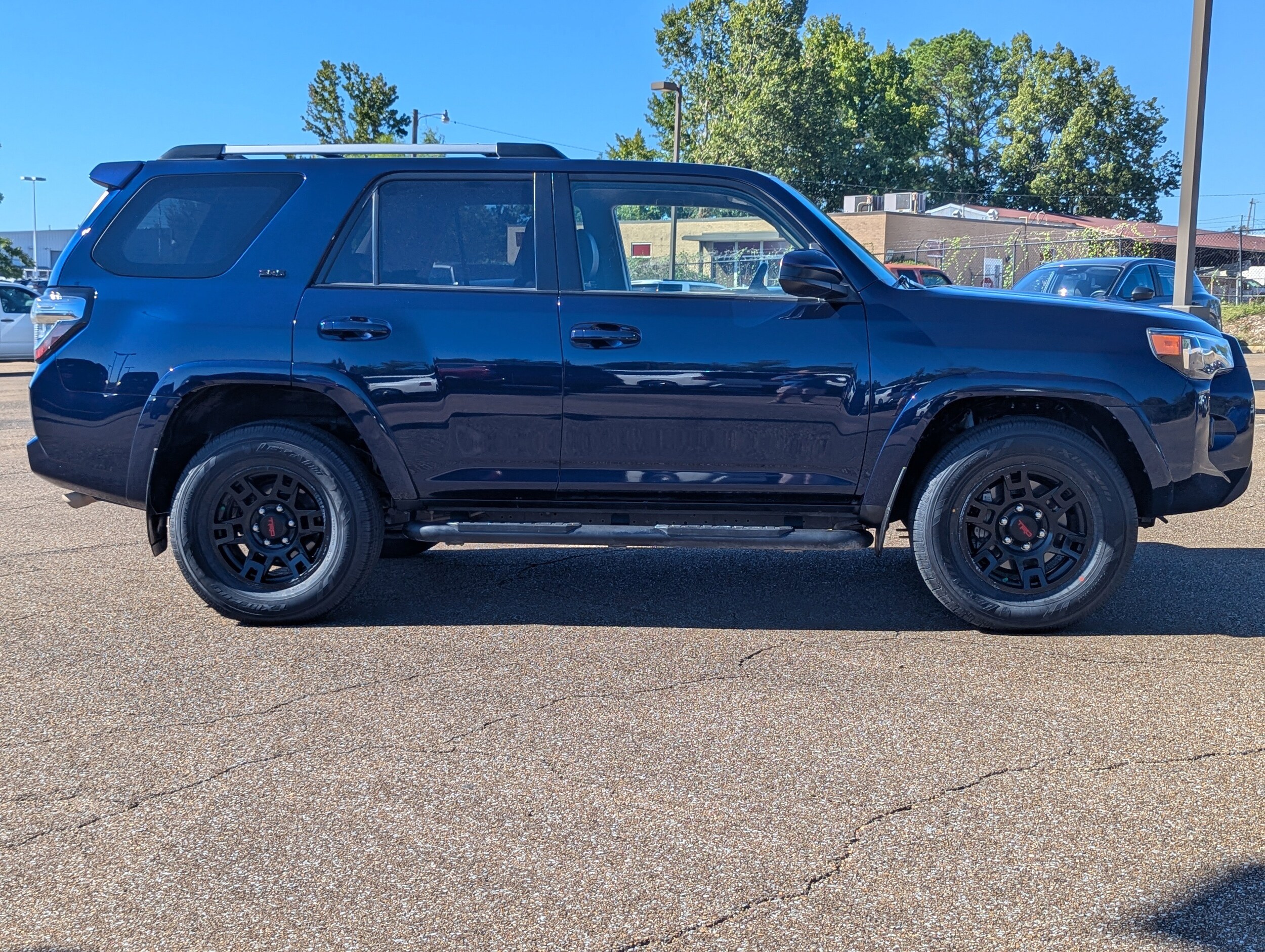 2021 Toyota 4Runner SR5 photo 2