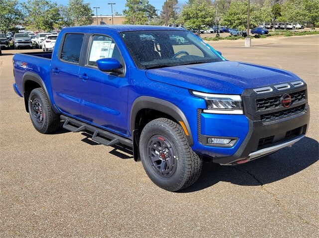2025 Nissan Frontier PRO-4X photo 2