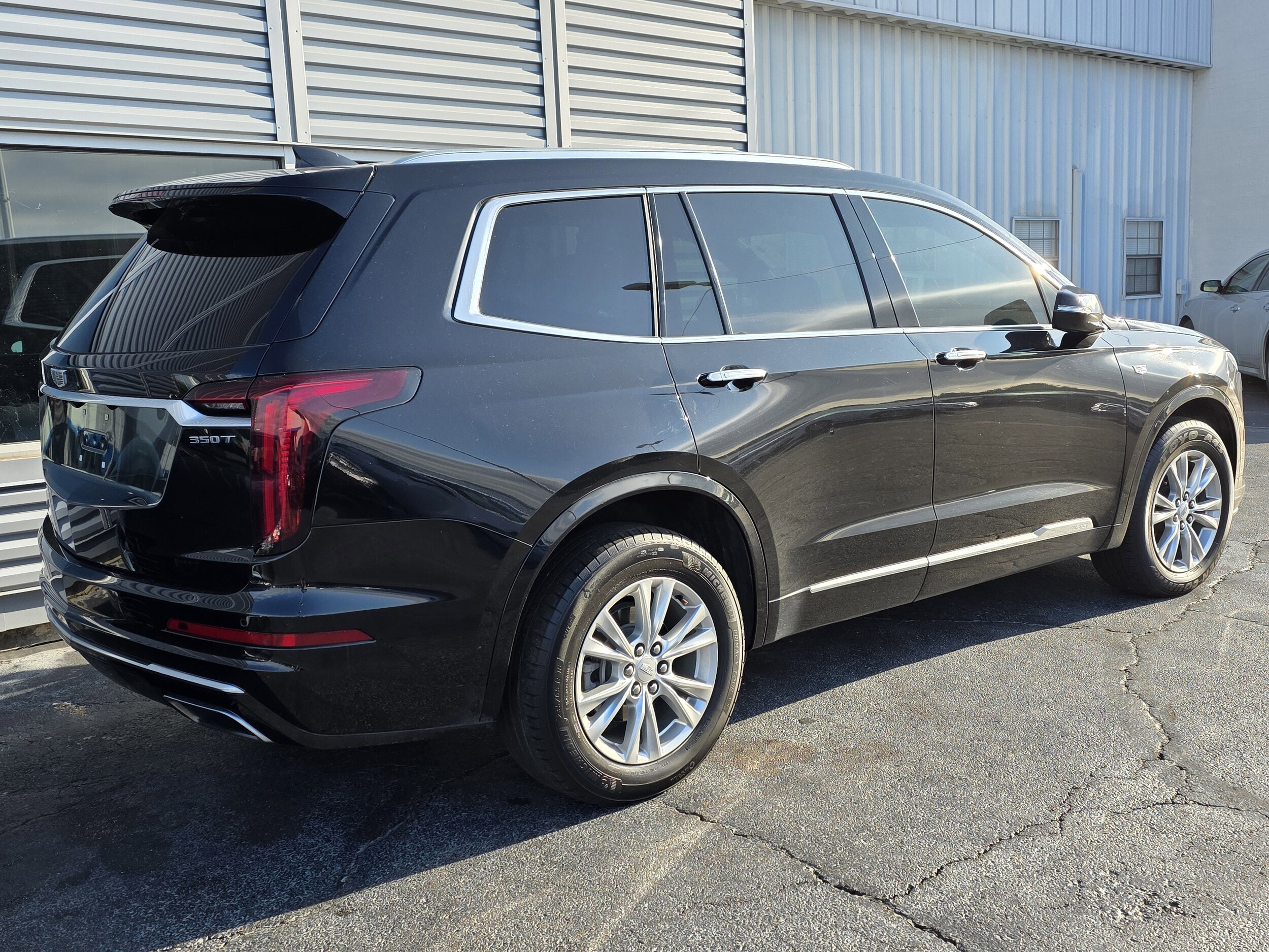2023 Cadillac XT6 Luxury photo 2