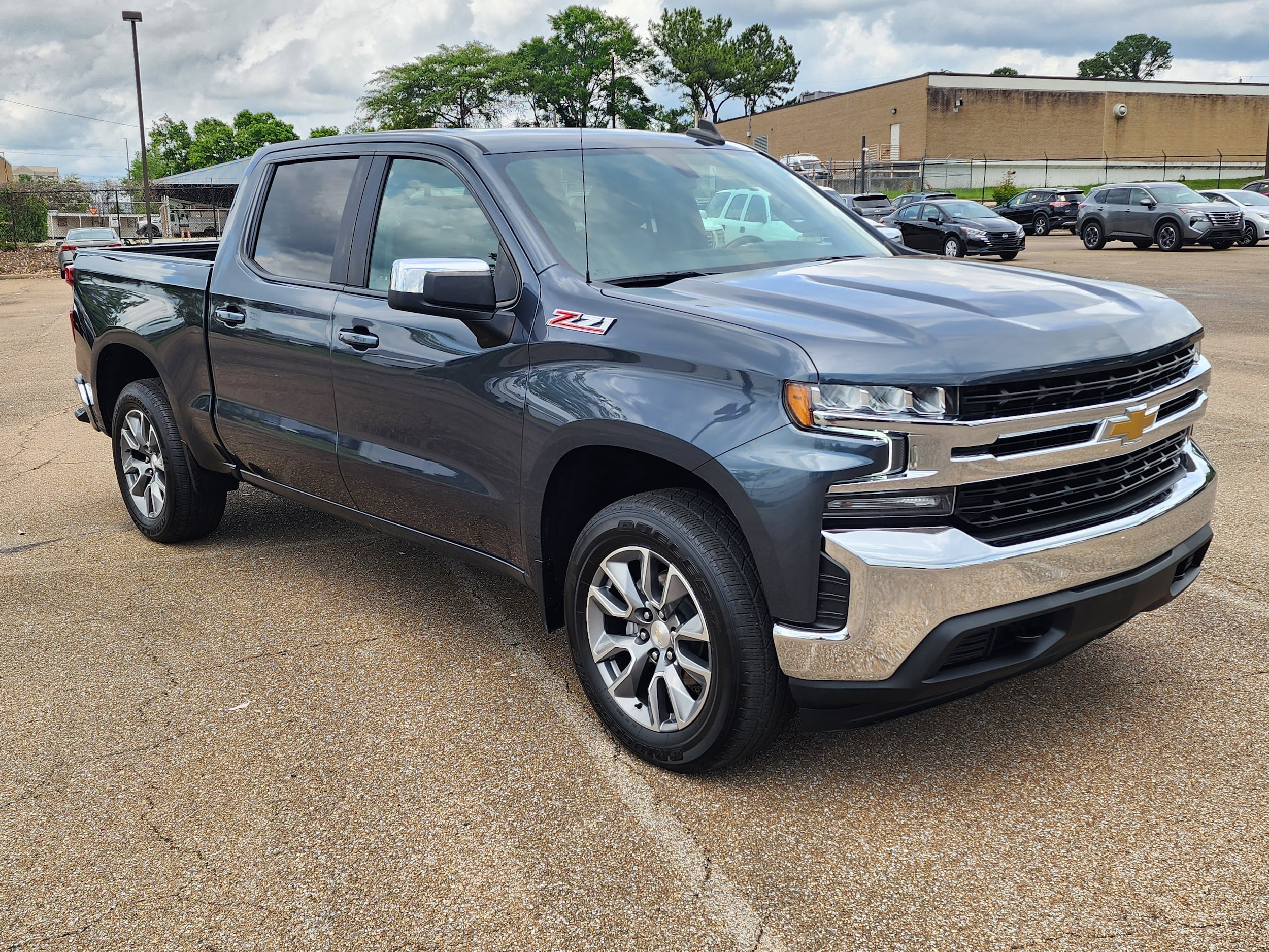 Used 2022 Chevrolet Silverado 1500 Limited LT with VIN 1GCUYDED1NZ111043 for sale in Jackson, MS