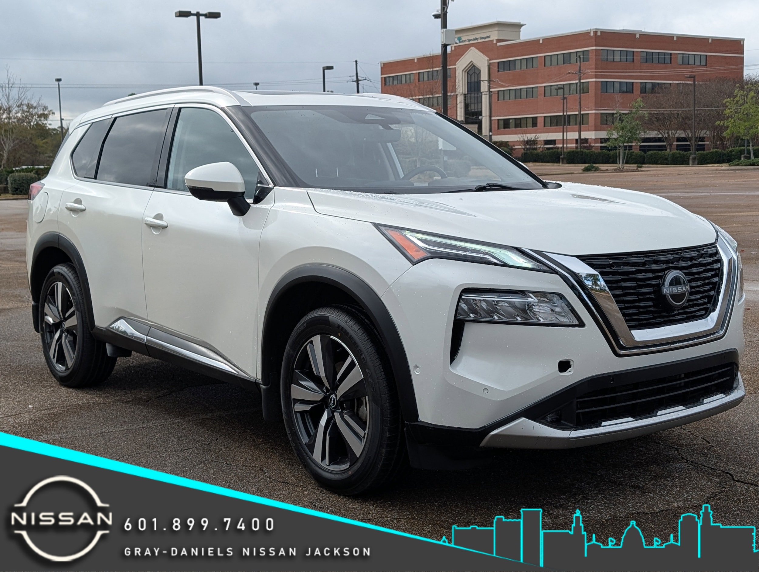 2022 Nissan Rogue Platinum's photo