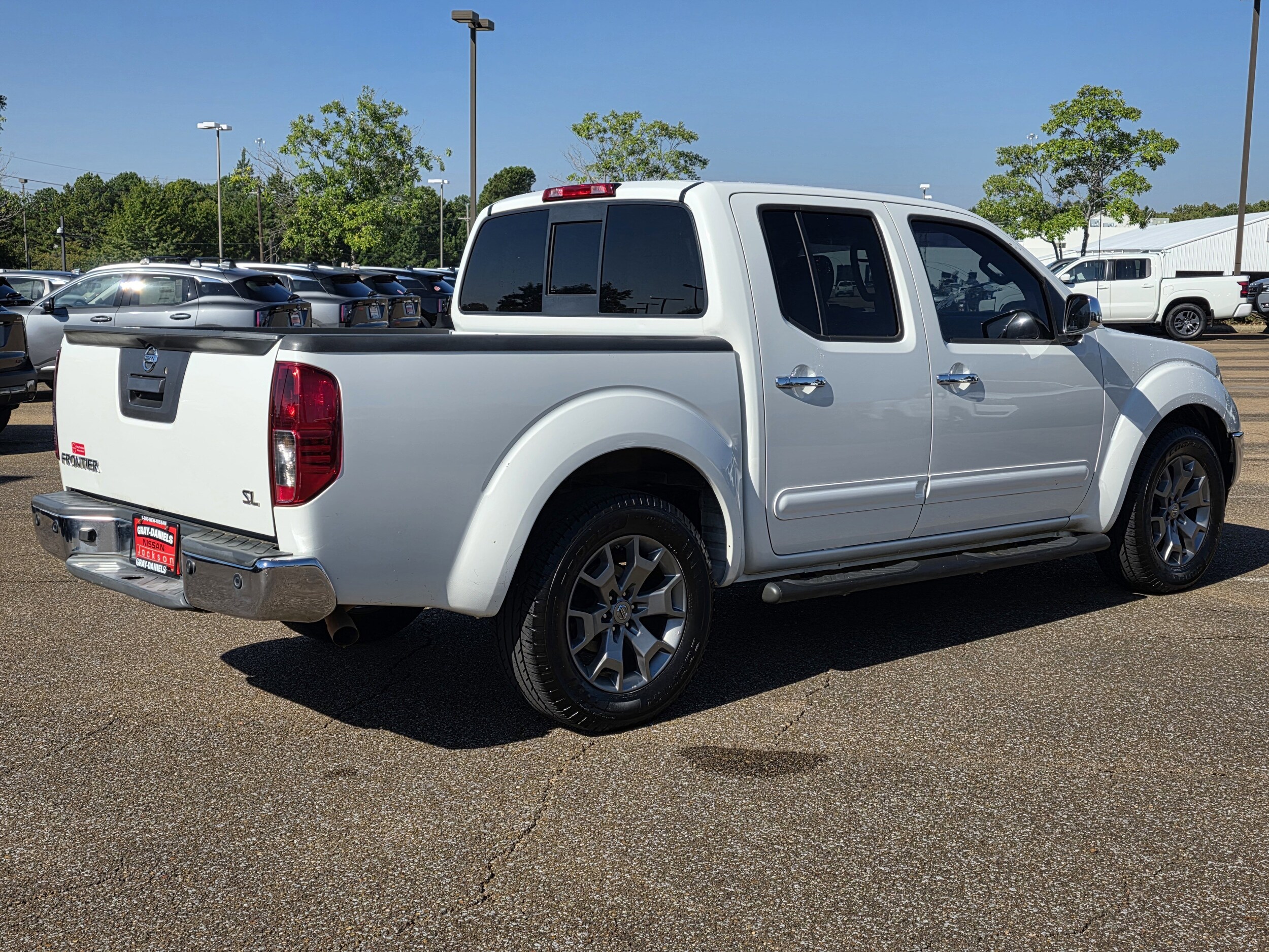 2019 Nissan Frontier SL photo 2