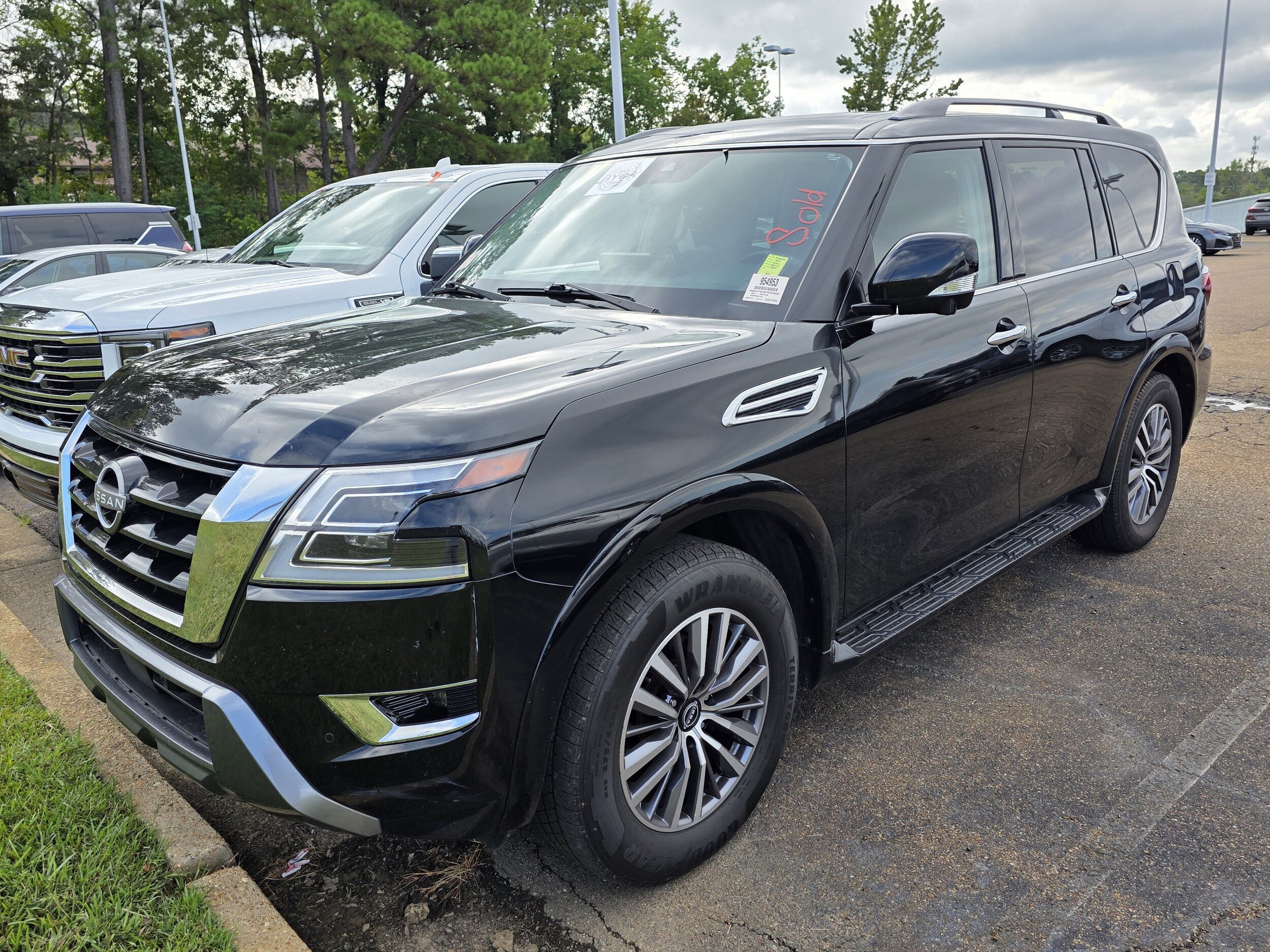 2023 Nissan Armada SL photo 2