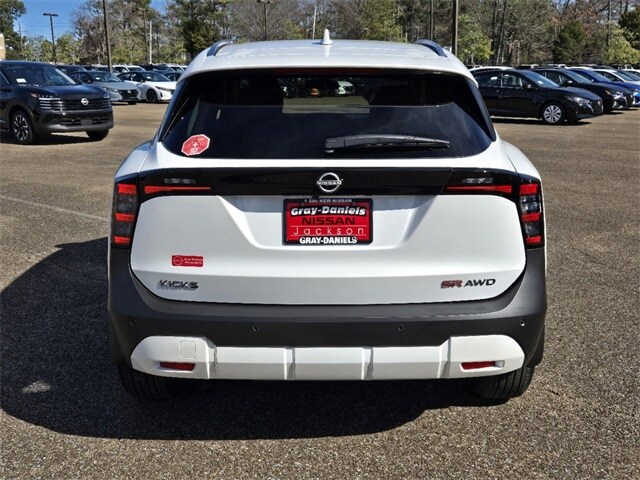 2025 Nissan Kicks SR photo 3
