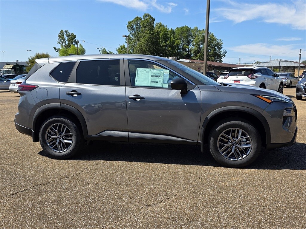 2026 Nissan Rogue S photo 2